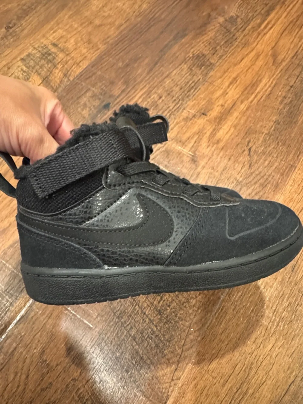 Kids Black Fleece-Lined High-Top Sneakers Nike court borough mid 2D 9C